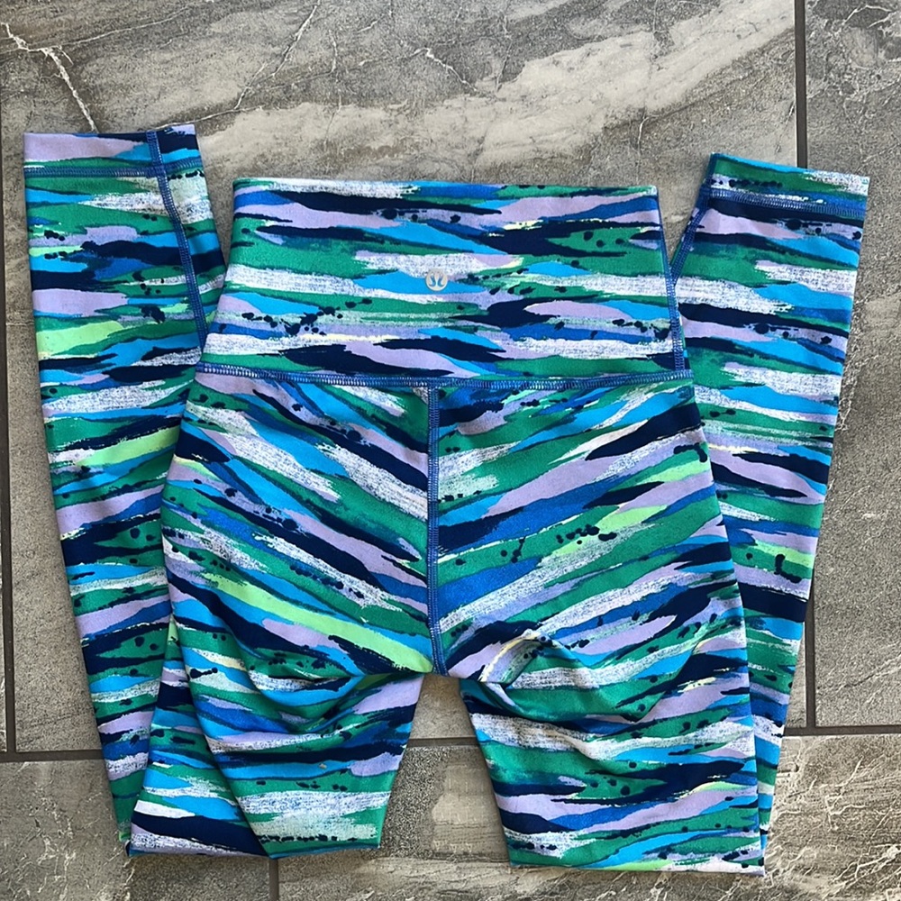 🍋Lululemon Wunder Under Hi Rise pants size 2 Seven Wonders Multi Leggings